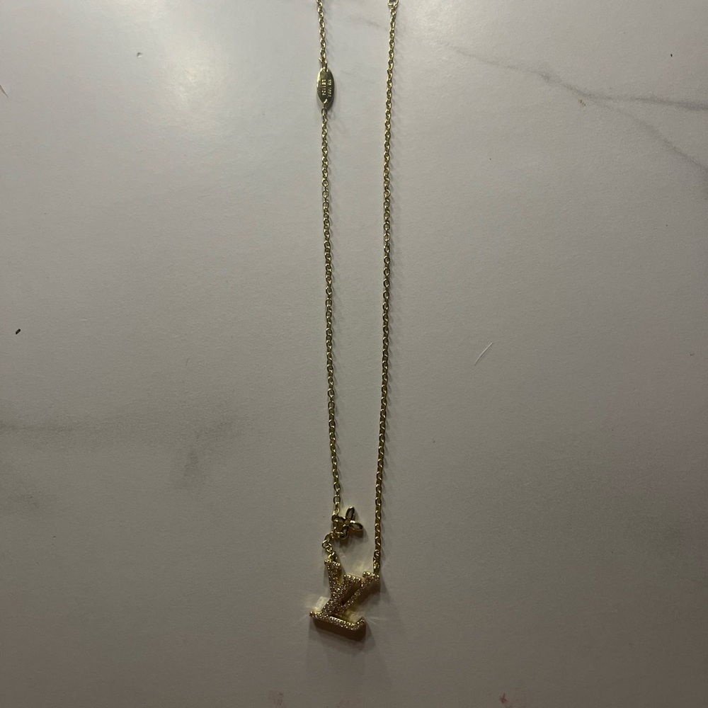 Off brand necklace